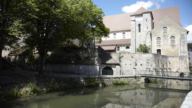 Collégiale Saint-André et les bords de l'Eure à Chartres