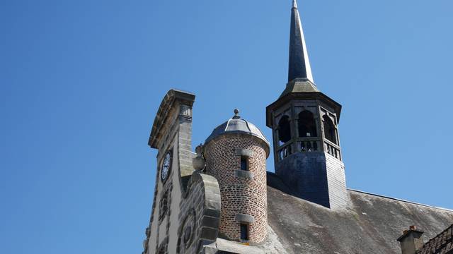 Façade de l'église Saint-Pierre de Maintenon