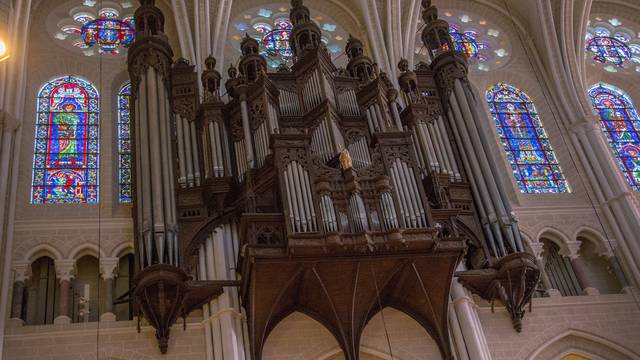 Orgue dans la cathédrale de Chartres