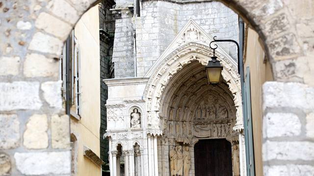 Porte du cloître à Chartres 